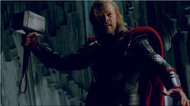 Chris Hemsworth in Thor di Kenneth Branagh